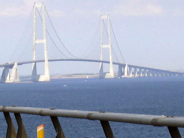 DANIMARCA09 ponte che collega l’isola di Fyn a Sjelandd.jpg