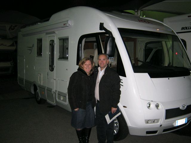 La coppia piu bella del mondo con il camper piu bello del mondo
