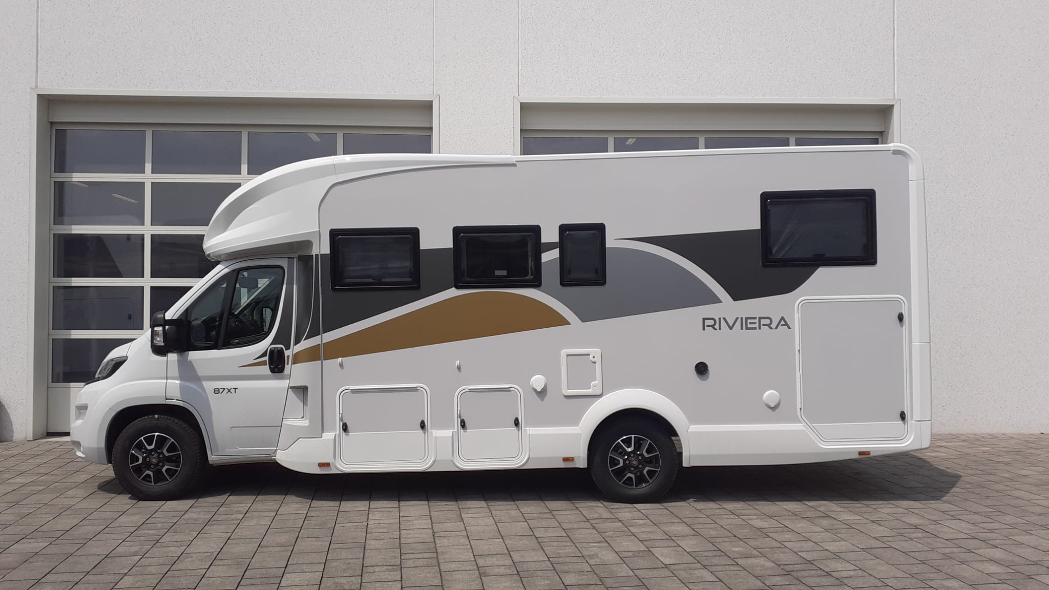 CI Riviera 87 XT