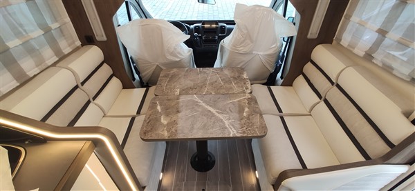 Riviera 87 XT