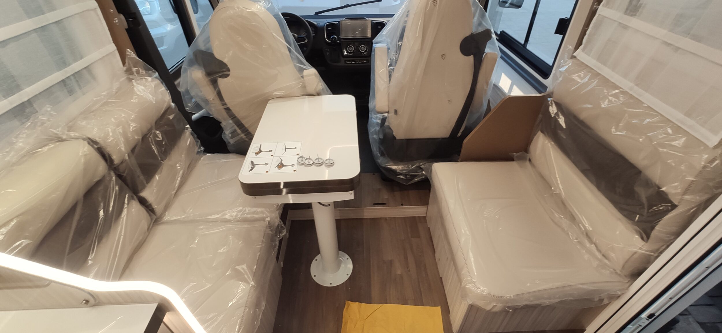 Elnagh Magnum 582