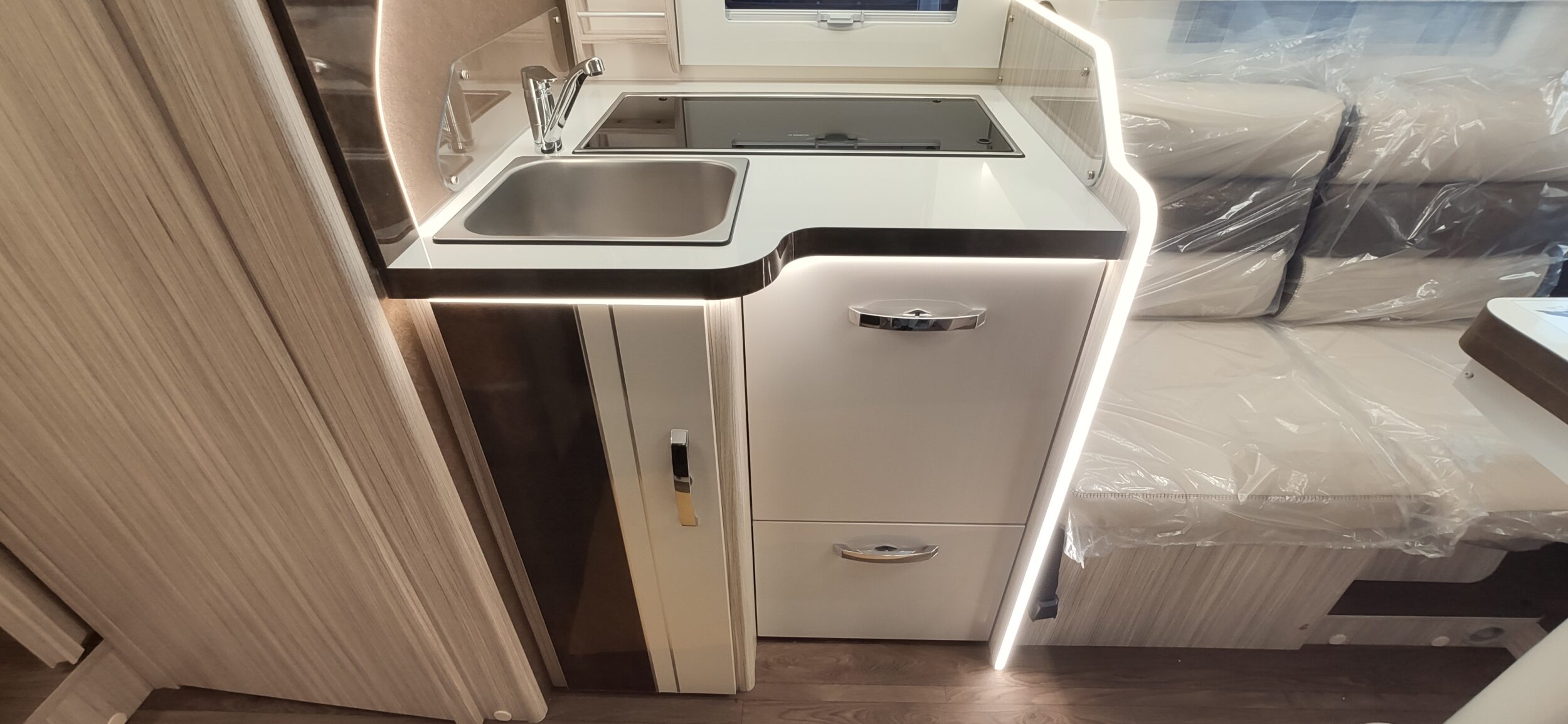 Elnagh Magnum 582