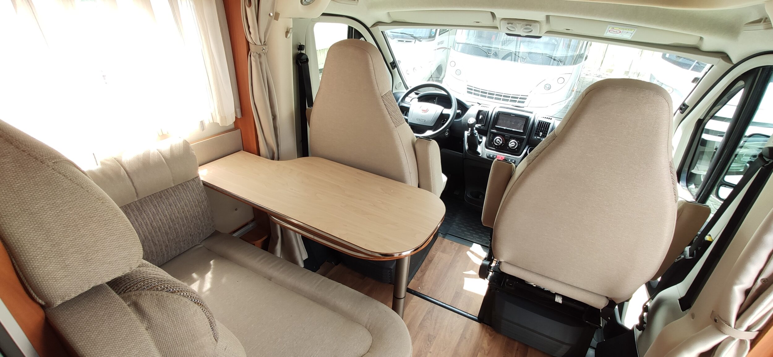 Hymer Van 374