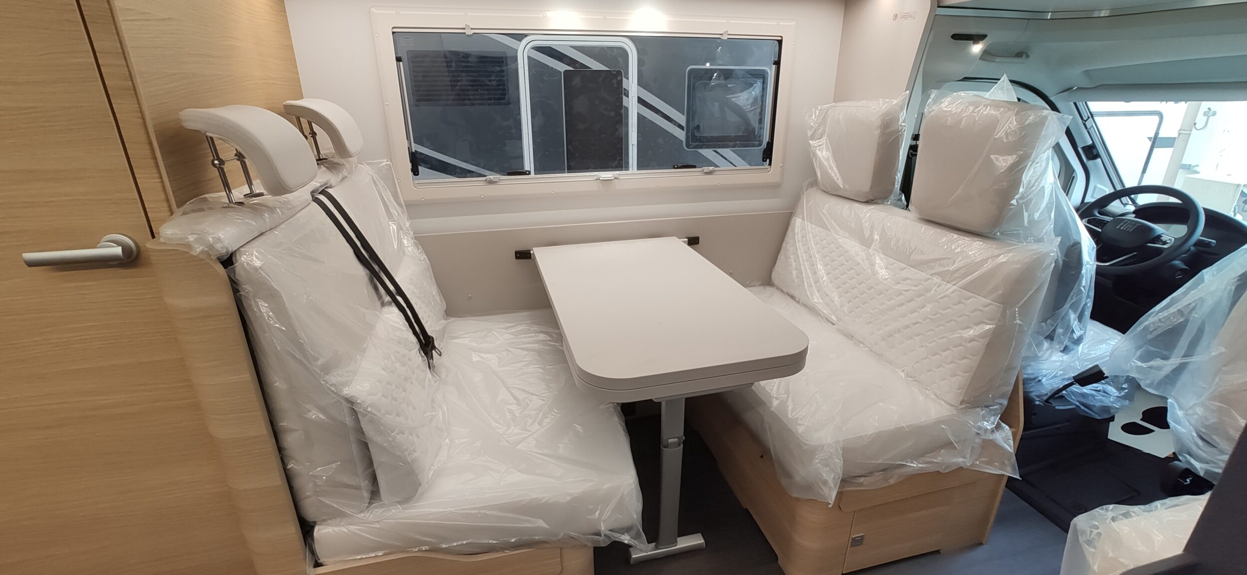 Adria Coral XL 600 DP 60Y Italian Edition