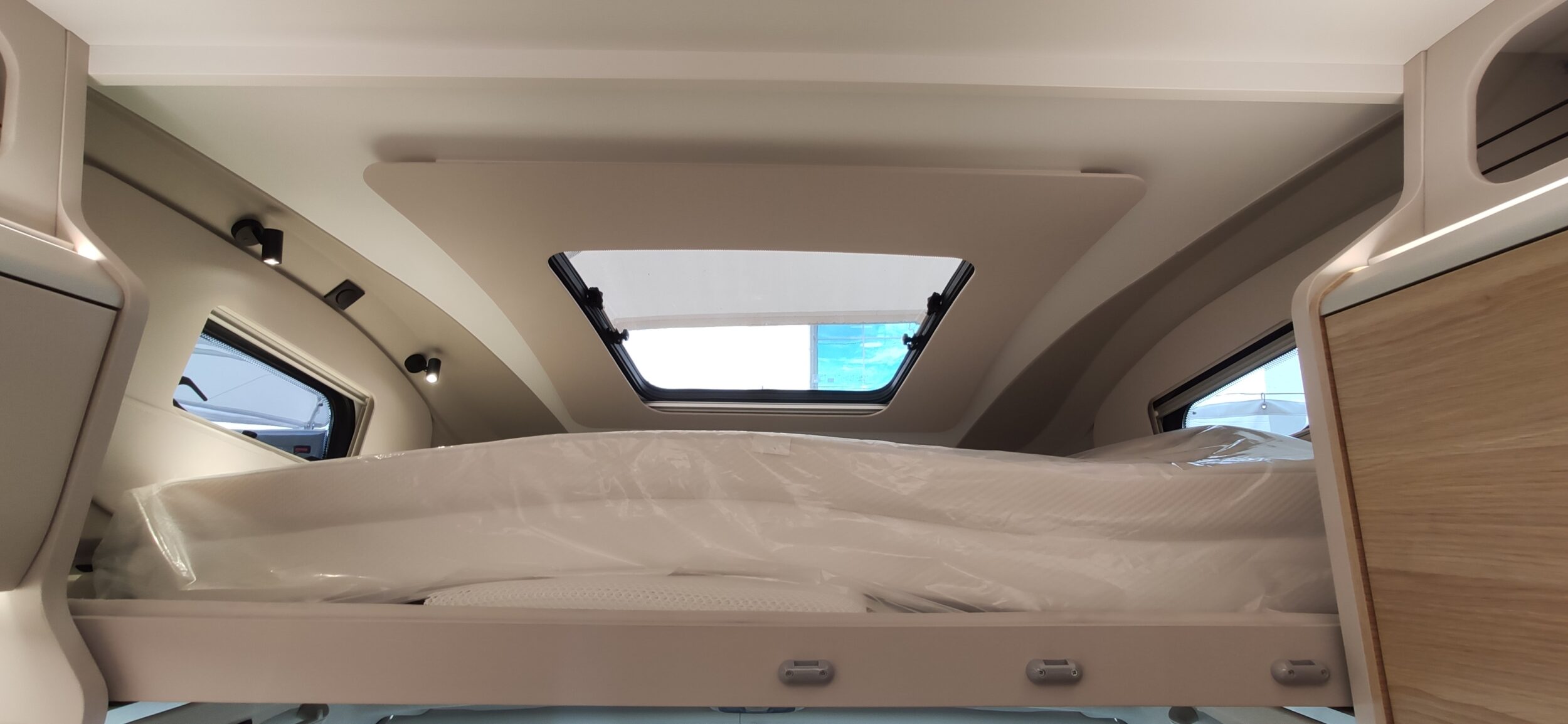 Adria Coral XL 600 DP 60Y Italian Edition