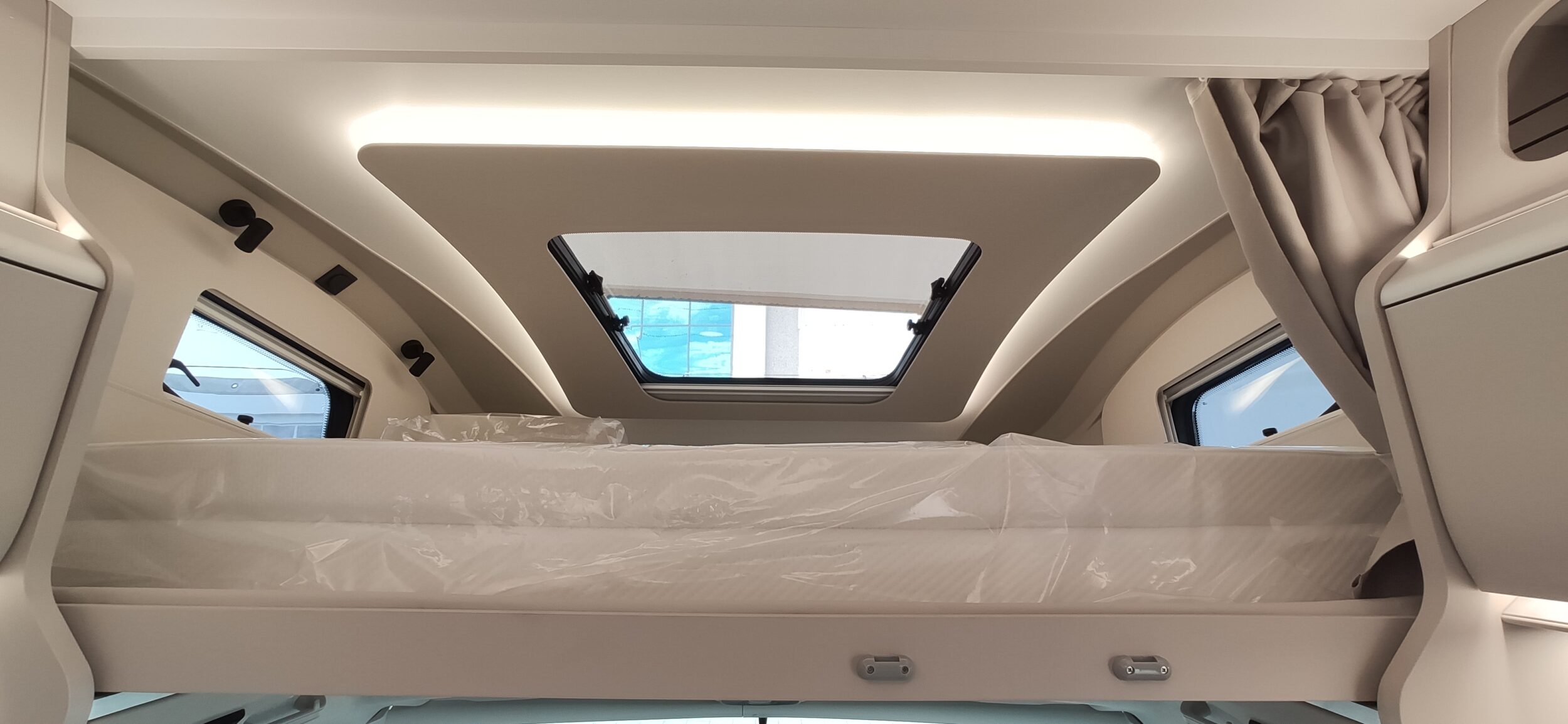 Adria Coral XL 660 SL 60Y Italian Edition